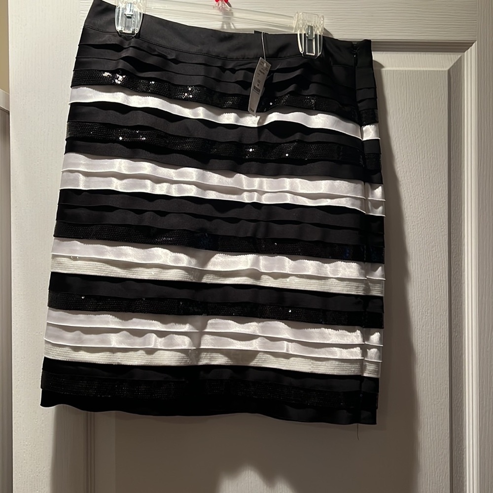 WHBM beautiful sequence skirt, perfect for work or for night out offers welcome